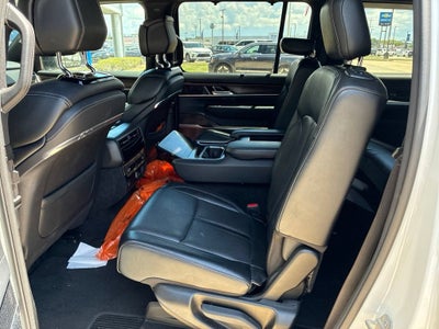 2023 Jeep Grand Wagoneer BASE