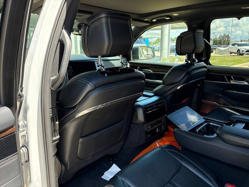 2023 Jeep Grand Wagoneer BASE
