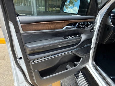2023 Jeep Grand Wagoneer BASE