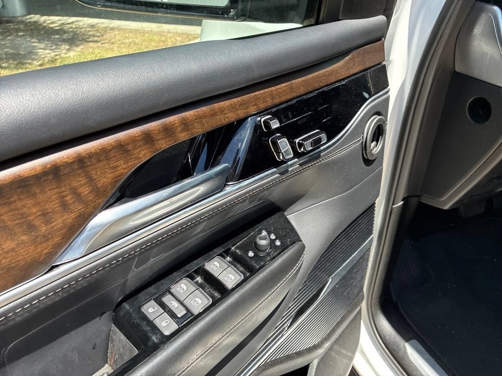 2023 Jeep Grand Wagoneer BASE