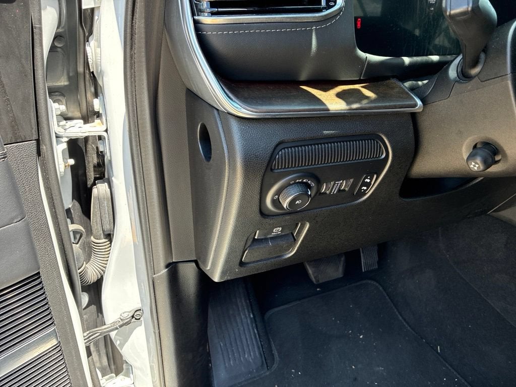 2023 Jeep Grand Wagoneer BASE
