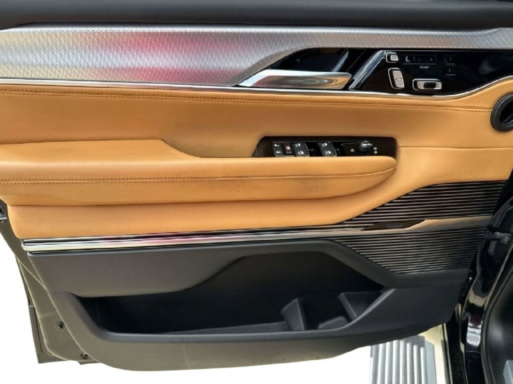 2022 Jeep Grand Wagoneer Series III