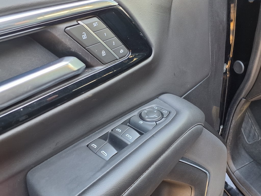 2025 Chevrolet Suburban LT