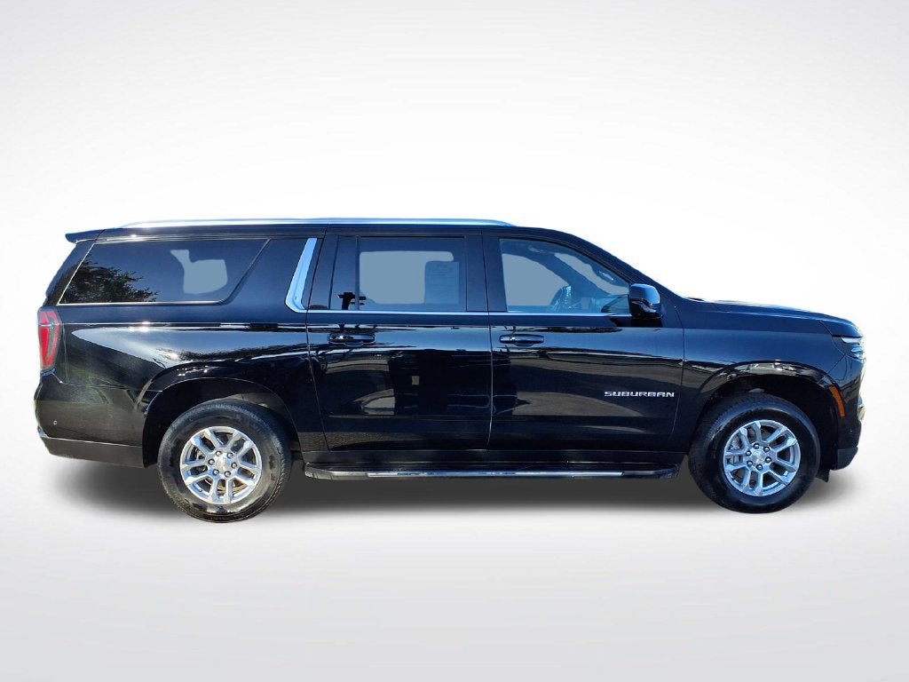 2025 Chevrolet Suburban LT