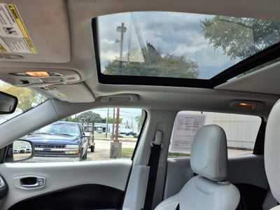 2019 Jeep Compass Latitude w/Sun/Wheel Pkg