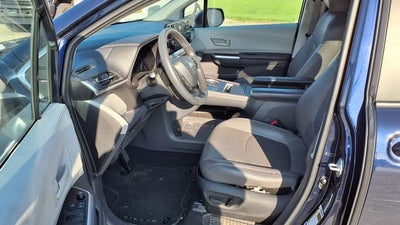 2022 Toyota Sienna LE