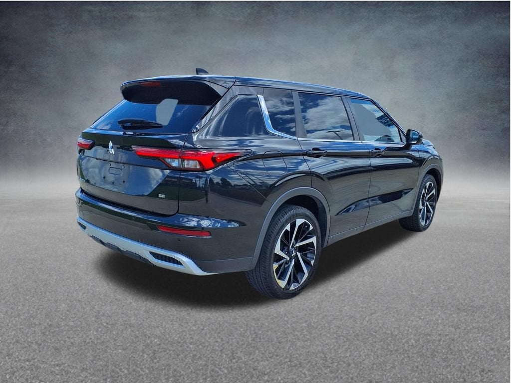 2023 Mitsubishi Outlander SE