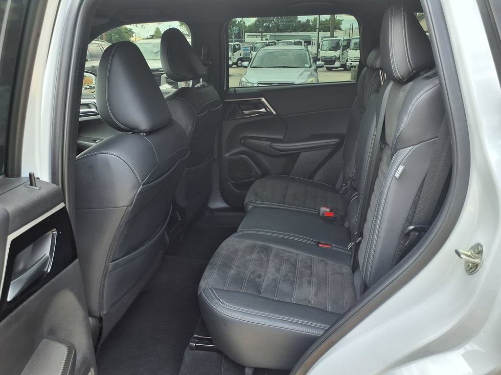 2023 Mitsubishi Outlander SE