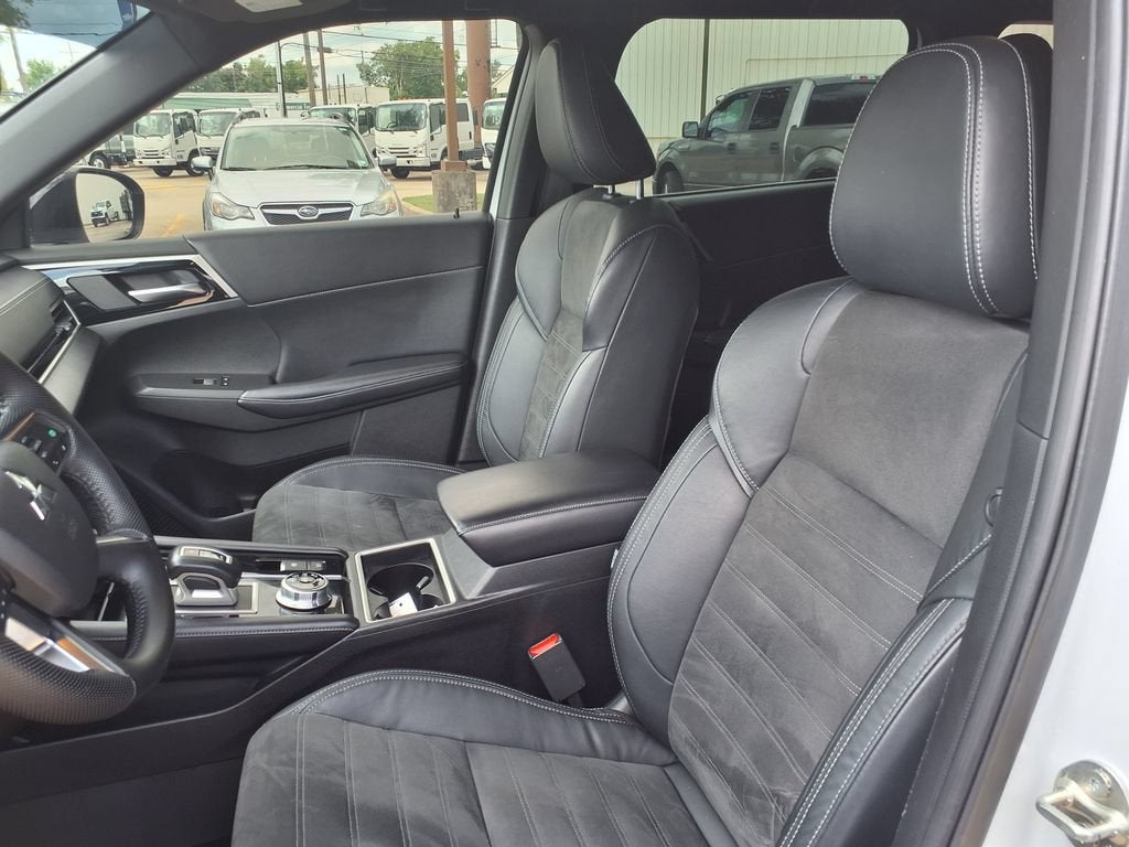 2023 Mitsubishi Outlander SE