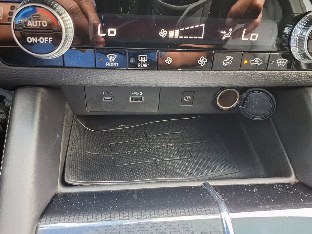 2023 Mitsubishi Outlander SE