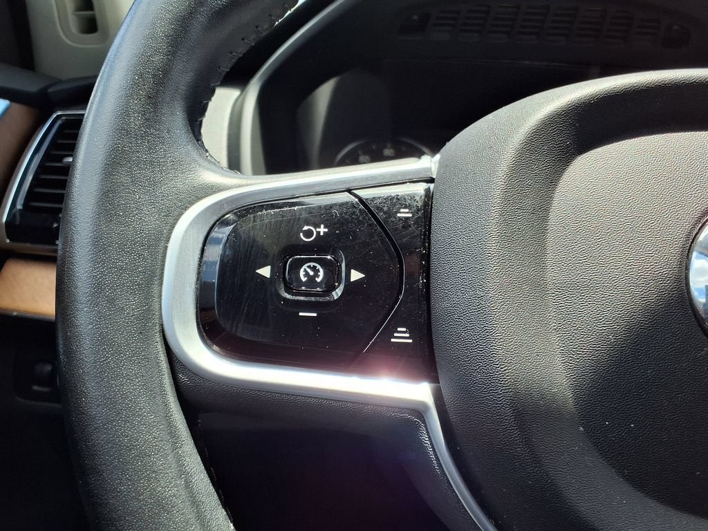 2021 Volvo XC90 Momentum