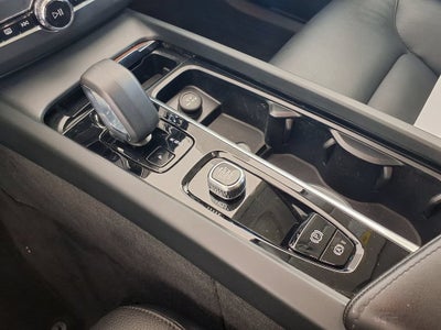 2024 Volvo XC60 Plus Dark Theme