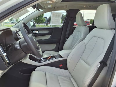 2023 Volvo XC40 Ultimate Bright Theme
