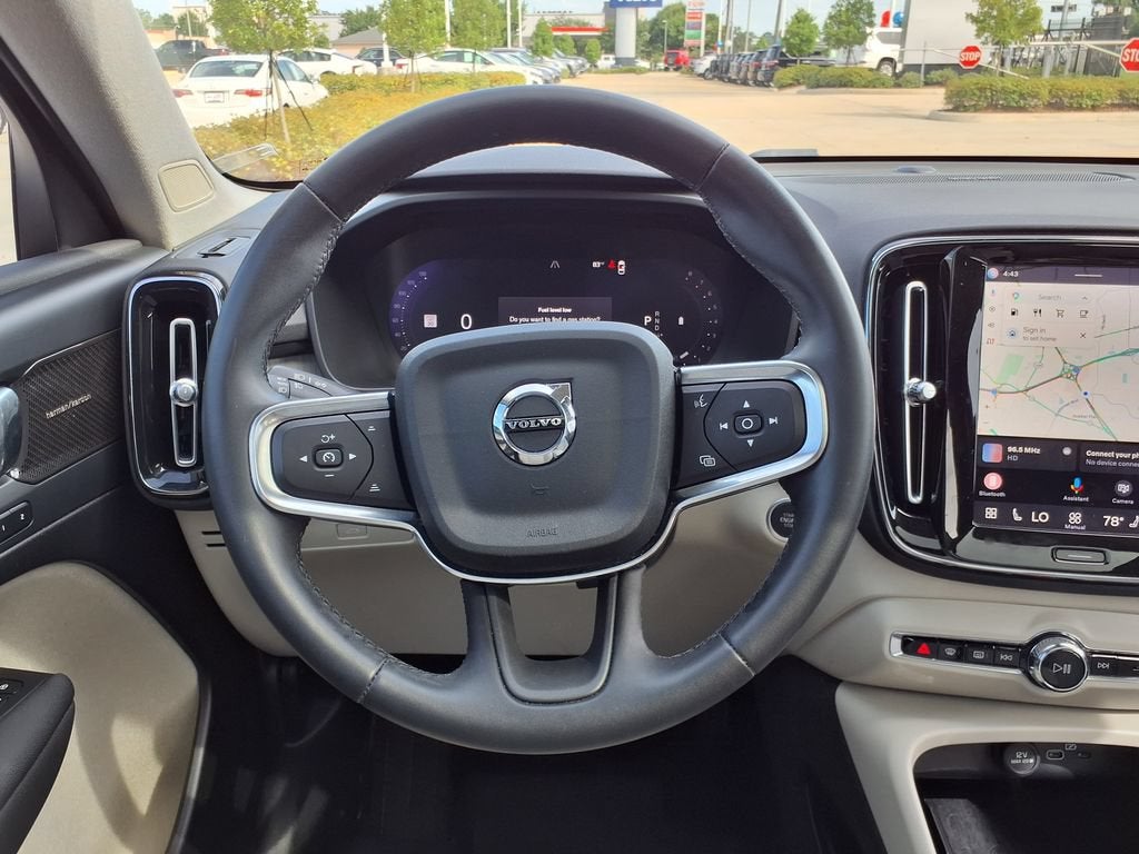 2023 Volvo XC40 Ultimate Bright Theme