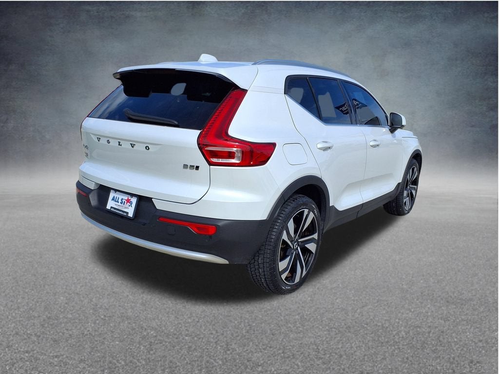2023 Volvo XC40 Ultimate Bright Theme