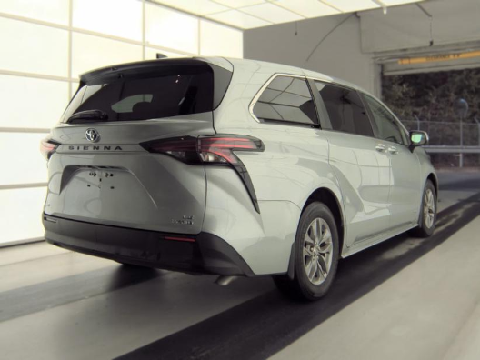 2021 Toyota Sienna LE 8 Passenger