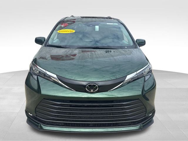 2026 Toyota Sienna XLE 8 Passenger