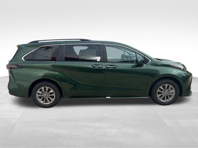 2026 Toyota Sienna XLE 8 Passenger