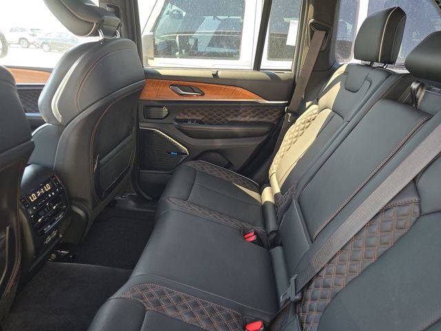 2022 Jeep Grand Cherokee Summit