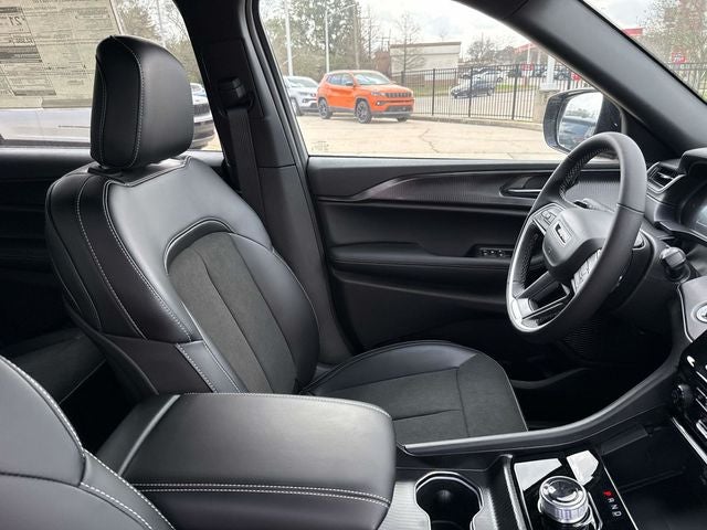 2025 Jeep Grand Cherokee L Altitude X 4x2