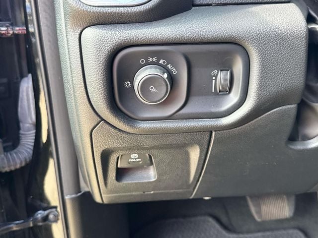 2024 RAM 1500 Laramie Crew Cab 4x4 5'7' Box