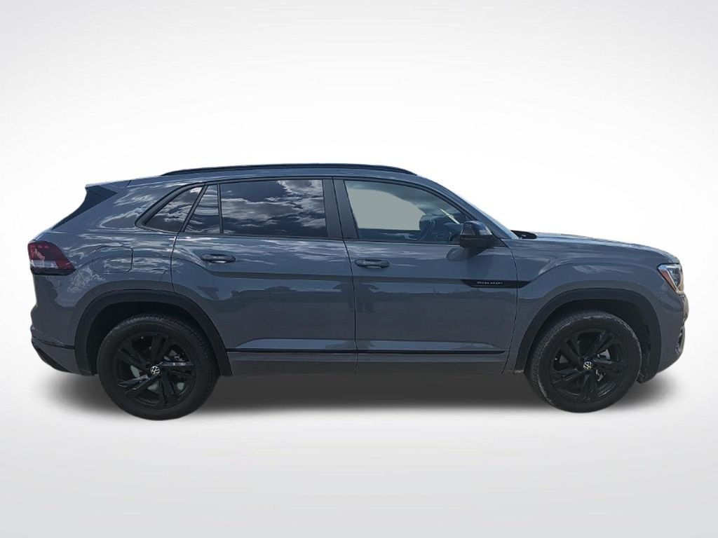2025 Volkswagen Atlas Cross Sport 2.0T SEL R-Line Black