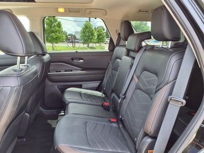 2025 Nissan Pathfinder Platinum