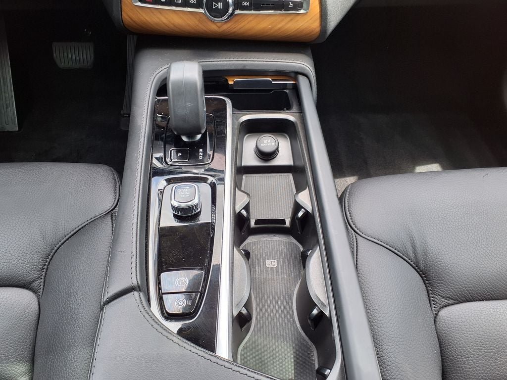 2024 Volvo XC90 B6 Plus Bright Theme 6-Seater