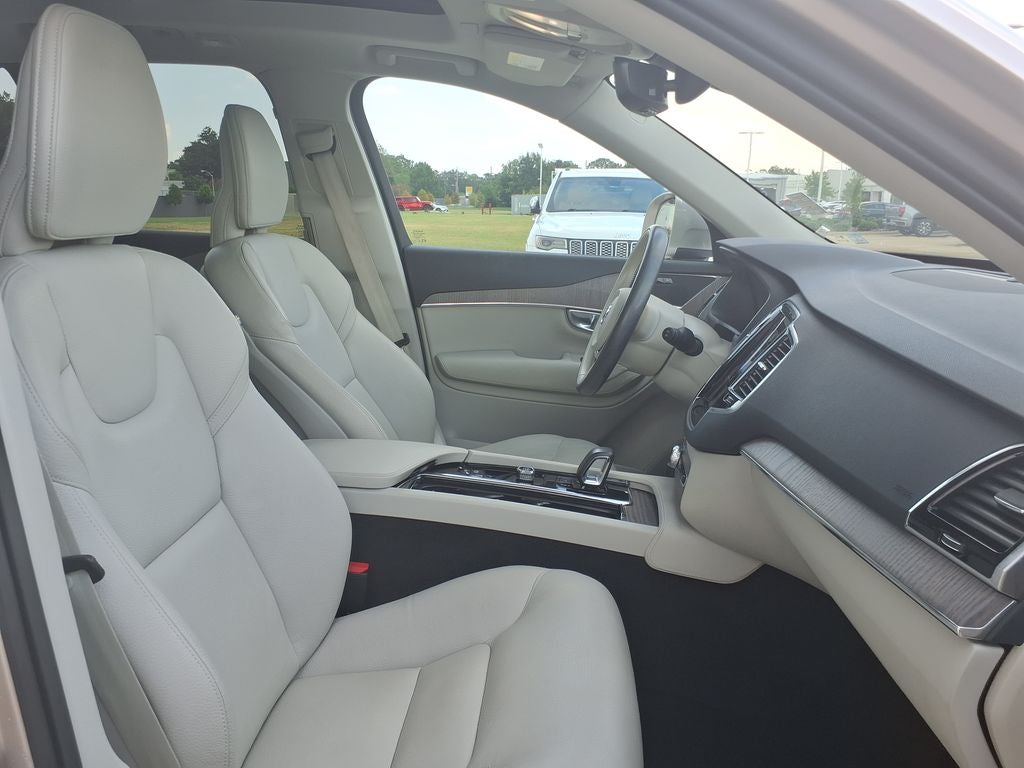 2024 Volvo XC90 B6 Plus Bright Theme