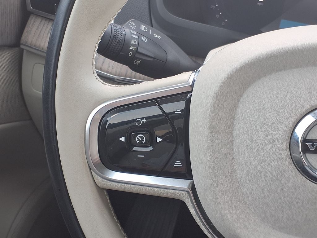 2024 Volvo XC90 B6 Plus Bright Theme