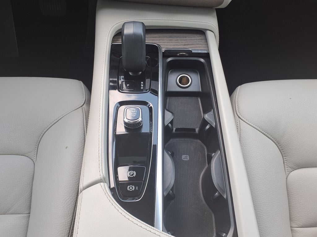 2024 Volvo XC90 B6 Plus Bright Theme