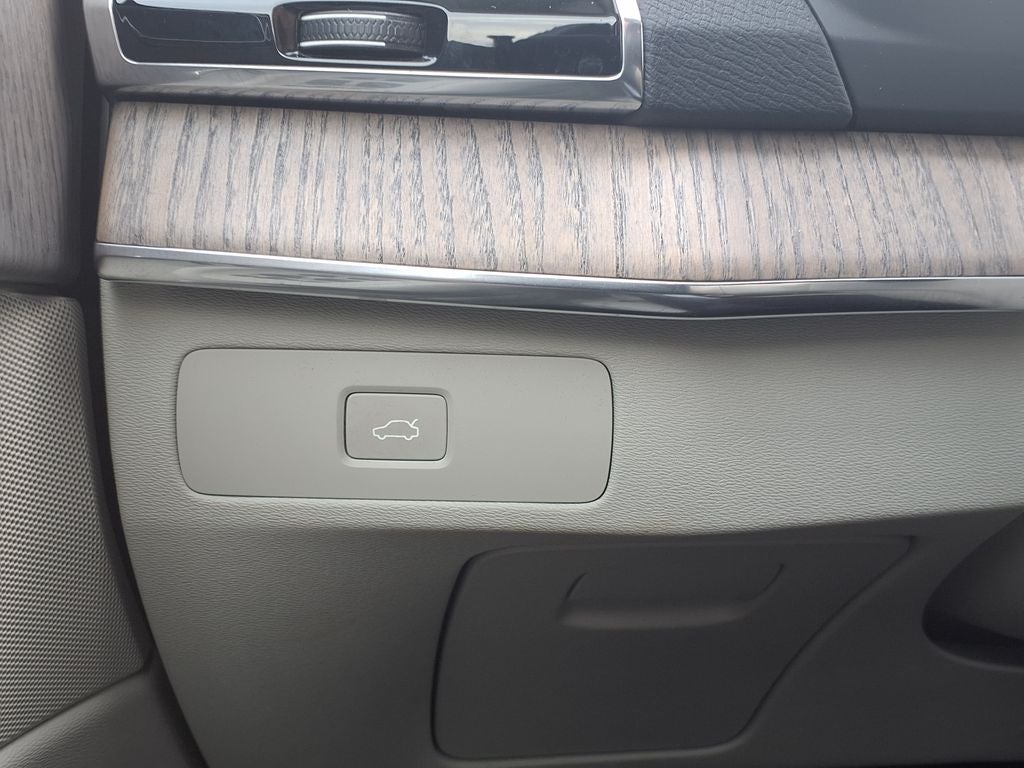 2024 Volvo XC90 B6 Plus Bright Theme