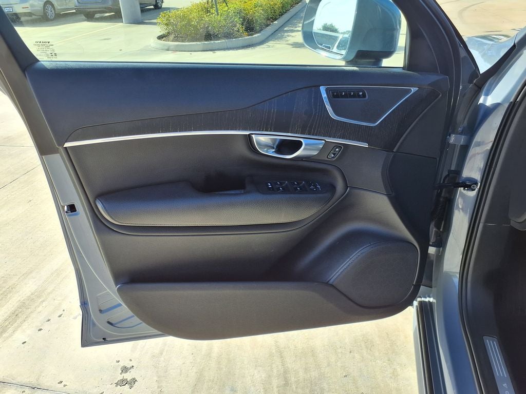 2020 Volvo XC90 T6 Momentum
