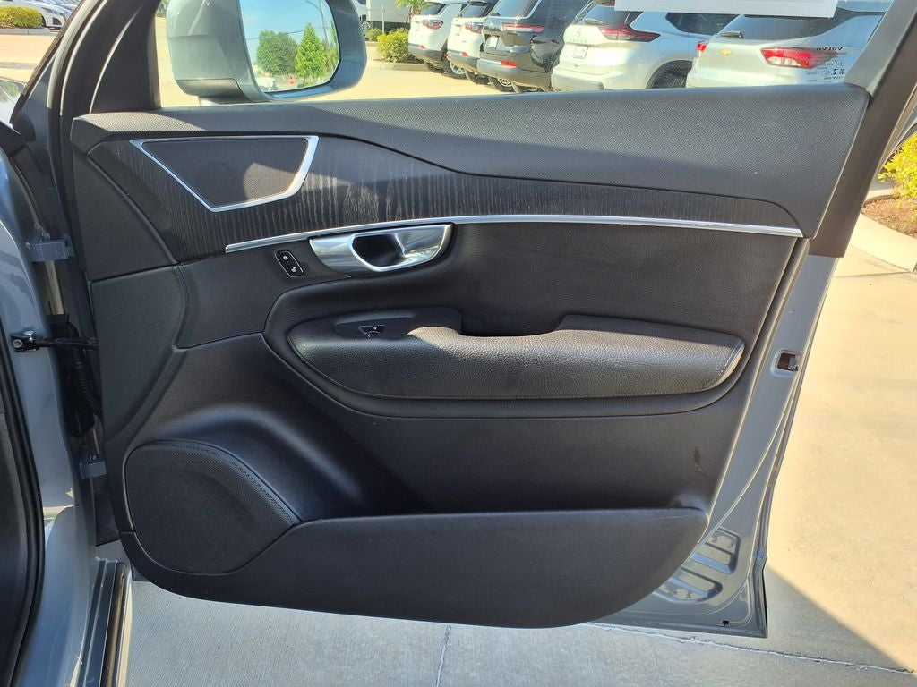 2020 Volvo XC90 T6 Momentum