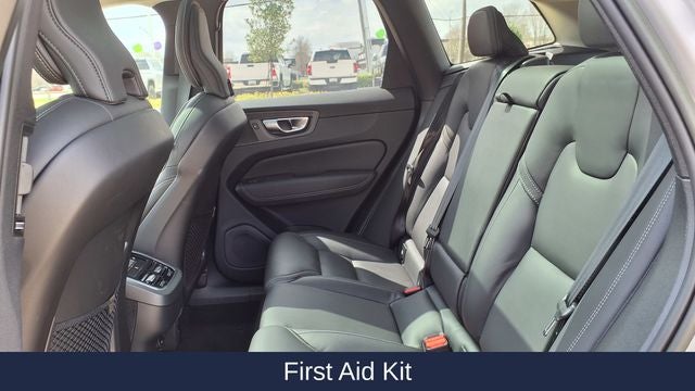 2023 Volvo XC60 B5 Ultimate Bright Theme