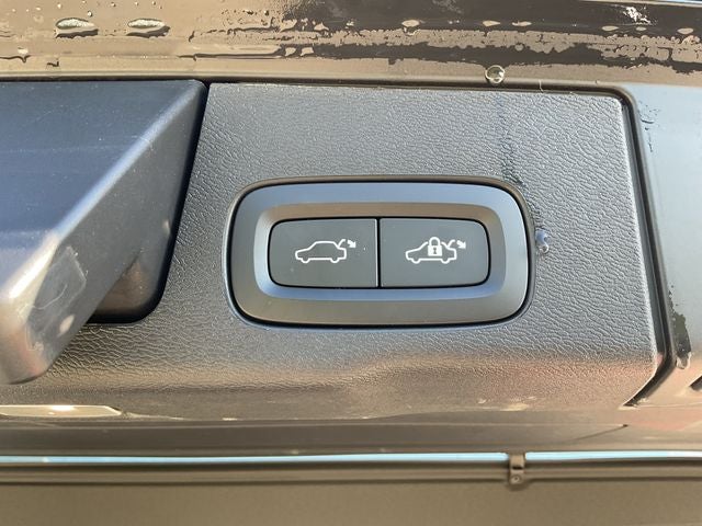 2023 Volvo XC60 B5 Ultimate Bright Theme