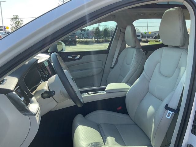 2023 Volvo XC60 B5 Ultimate Bright Theme