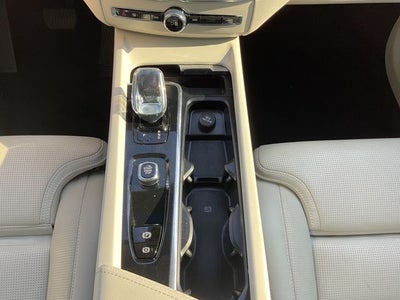 2023 Volvo XC60 B5 Ultimate Bright Theme
