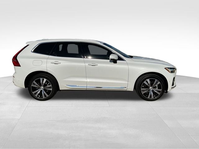 2023 Volvo XC60 B5 Ultimate Bright Theme