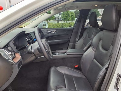 2023 Volvo XC60 B5 Ultimate Bright Theme