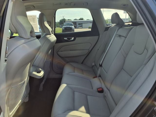 2023 Volvo XC60 B5 Plus Dark Theme