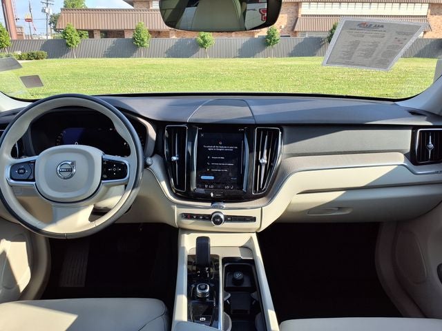 2023 Volvo XC60 B5 Plus Dark Theme