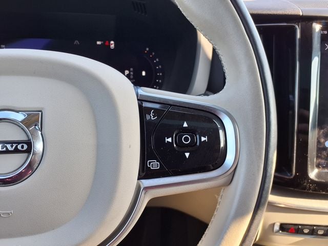 2023 Volvo XC60 B5 Plus Dark Theme