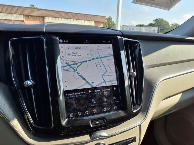 2023 Volvo XC60 B5 Plus Dark Theme