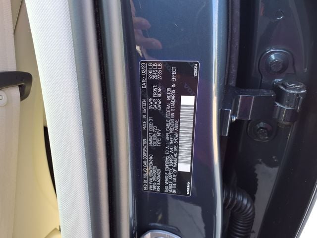 2023 Volvo XC60 B5 Plus Dark Theme