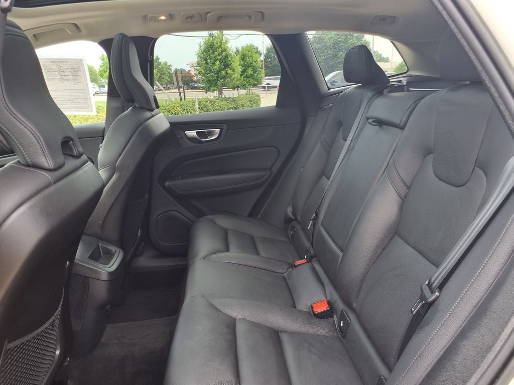 2023 Volvo XC60 B5 Plus Dark Theme