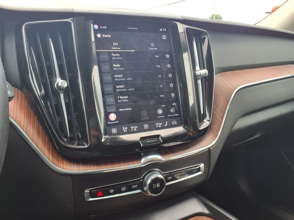 2023 Volvo XC60 B5 Plus Dark Theme