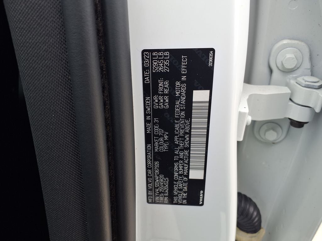 2023 Volvo XC60 B5 Plus Dark Theme