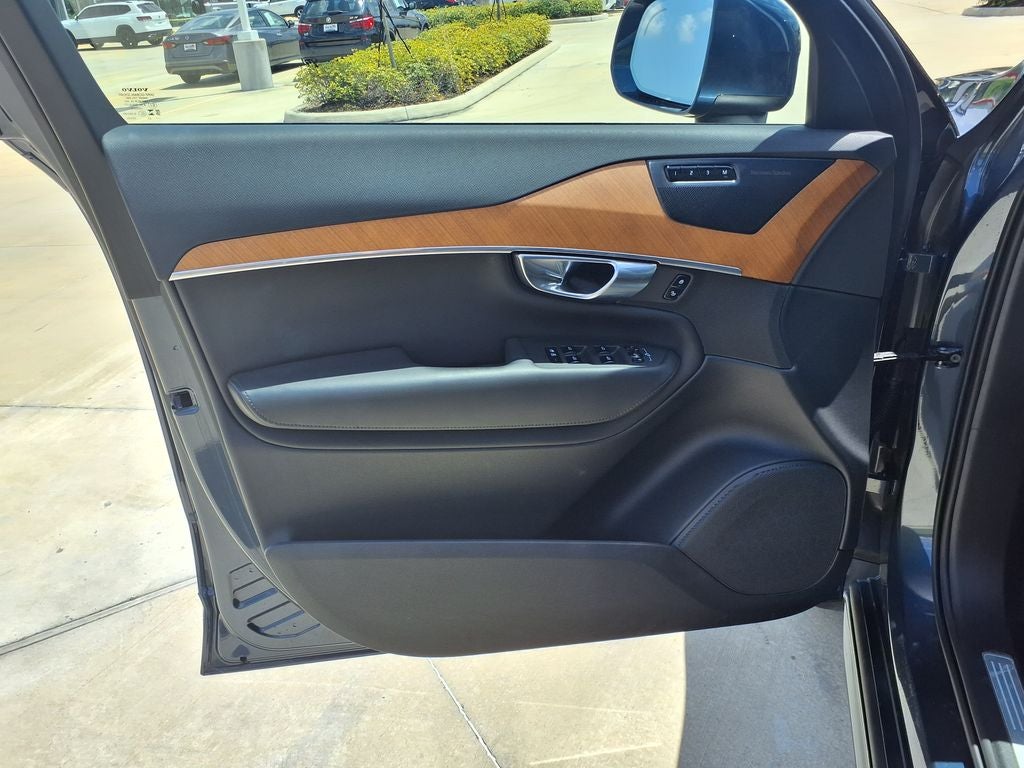 2024 Volvo XC90 B5 Plus