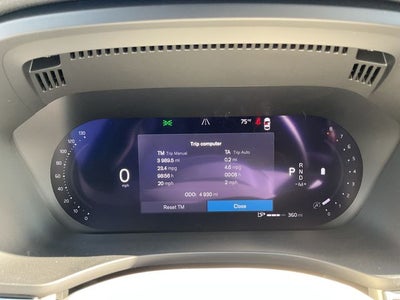 2023 Volvo XC60 B5 Ultimate Bright Theme